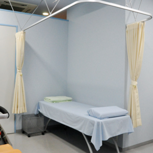 スキンケア上野クリニックのほくろ除去を受ける施術室