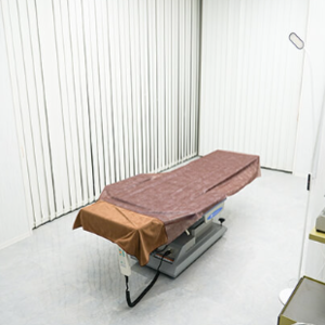 GLANZ CLINICのほくろ除去を受ける施術室