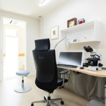 谷ヒフ科のほくろ除去を受ける前の診察室