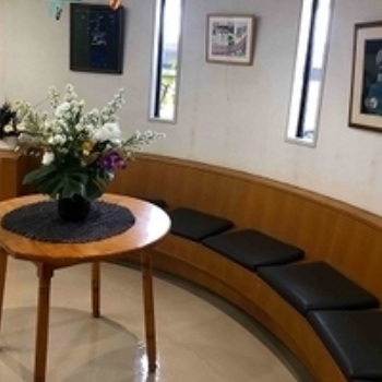 大内皮ふ科外科クリニックのほくろ除去を受ける前の待合室