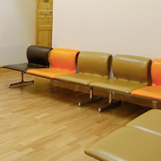 佐々木皮ふ科・形成外科のほくろ除去を受ける前の待合室