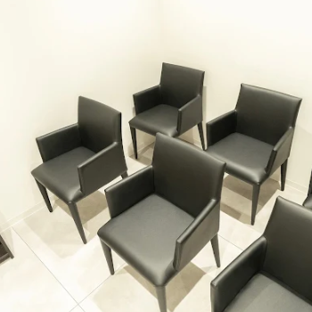 TCB東京中央美容外科 山形院のほくろ除去を受ける前の待合室