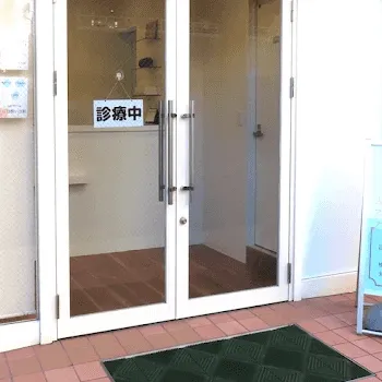 アムルーズ美容外科クリニック 横浜院の入口の様子