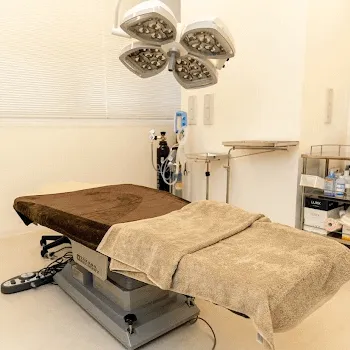 ルラ美容クリニック 横浜院の二重整形を受ける施術室