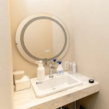 ルラ美容クリニック 横浜院の二重整形を受けた後のパウダールーム