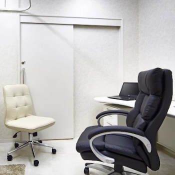 銀座3丁目・BANNAI美容クリニックの豊胸手術を受ける前の診察室