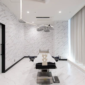 GLAMRULE CLINIC 銀座院の豊胸手術を受ける手術室