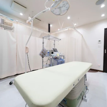 東京美容外科 福山院の豊胸手術を受ける手術室
