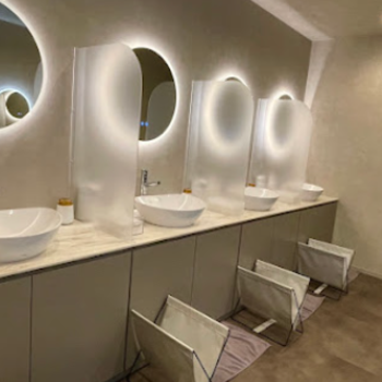 広島プルミエクリニックの豊胸手術を受けた後のパウダールーム