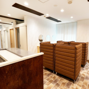 東京ココセランクリニックの豊胸手術を受ける前の待合室