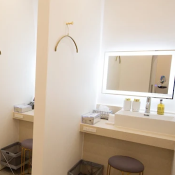 アリエル美容クリニック 郡山院のクマ取り整形を受けた後のパウダールーム