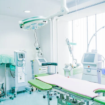 共立美容外科 盛岡付近1院の豊胸手術を受ける手術室