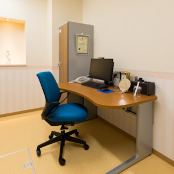 盛岡タウン形成外科クリニックの豊胸手術を受ける前の診察室