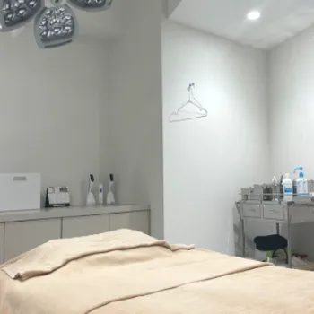 ドーズ美容外科 長崎院のクマ取り整形を受ける施術室