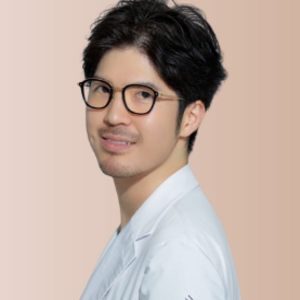 EMMO FACE CLINIC 大宮本院の豊胸手術を担当する医師