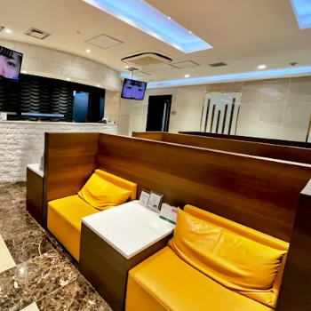 共立美容外科 新宿本院の豊胸手術を受ける前の待合室