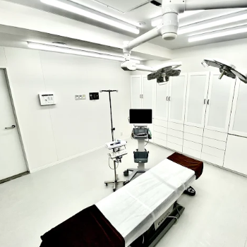 新宿ラクル美容外科クリニック 新宿院の豊胸手術を受ける施術室