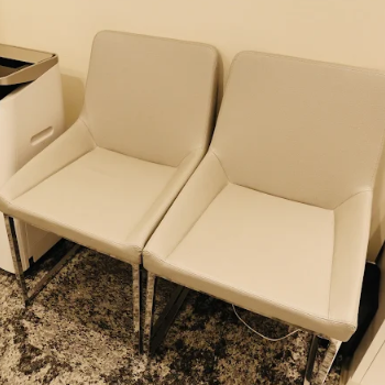 新宿ラクル美容外科クリニック 新宿院の豊胸手術を受ける前の待合室