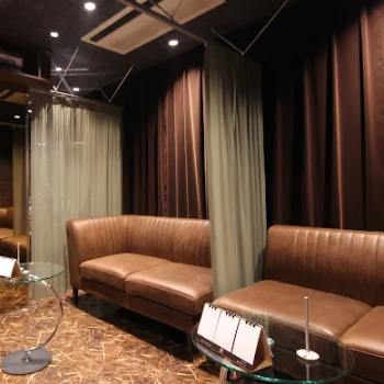 新宿TAクリニックの豊胸手術を受ける前の待合室