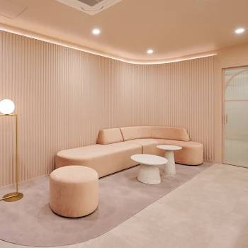 VERTRA CLINIC 新宿院の豊胸手術を受ける前の待合室