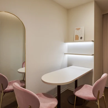 VERTRA CLINIC 新宿院の豊胸手術を受ける前のカウンセリングルーム