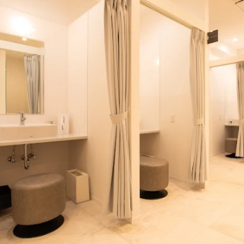 東京イセアクリニックのクマ取りを受けた後のパウダールーム