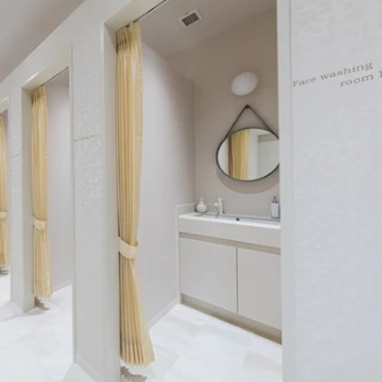 ルーチェクリニックのクマ取りを受けた後のパウダールーム