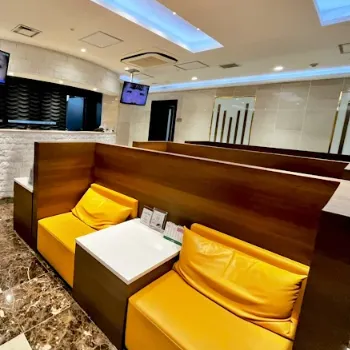 共立美容外科 全国23院のフォトフェイシャルを受ける前の待合室