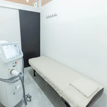 デイリースキンクリニック 福岡院のフォトフェイシャルを受ける施術室