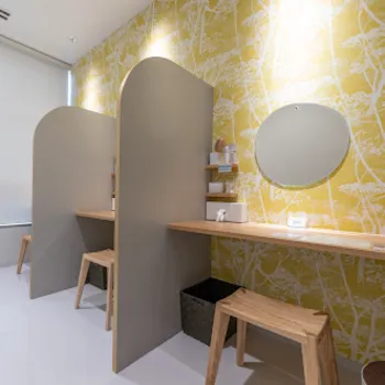 美容皮膚科エルムクリニック 福岡院のフォトフェイシャルを受けた後のパウダールーム