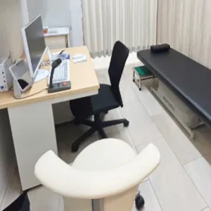 はなふさ皮膚科 福岡院のフォトフェイシャルを受ける前の診察室