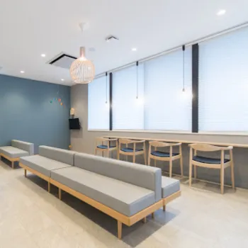 みあけ皮ふ科のフォトフェイシャルを受ける前の待合室