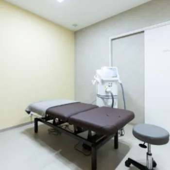 なかの耳鼻科・美容皮ふ科のフォトフェイシャルを受ける施術室