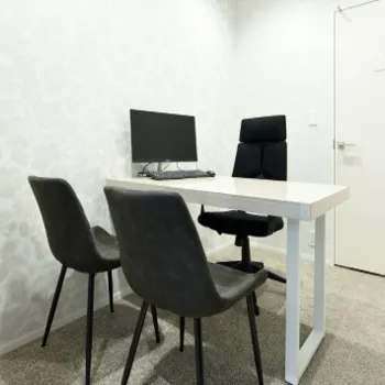 モデナクリニックのフォトフェイシャルを受ける前の診察室