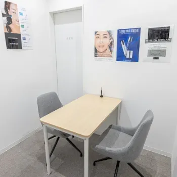 デイリースキンクリニック 心斎橋院のフォトフェイシャルを受ける前のカウンセリングルーム