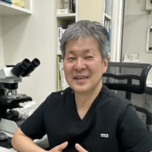 長井皮膚科医院のフォトフェイシャルを受ける前の診察を担当する医師