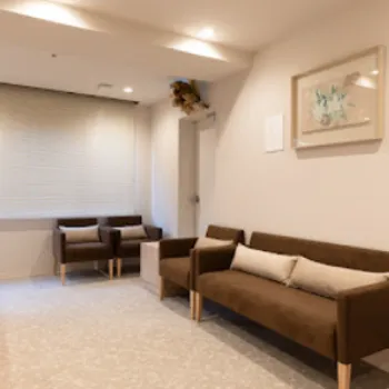 Floraエイジングケアクリニックのフォトフェイシャルを受ける前の待合室