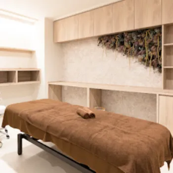 Floraエイジングケアクリニックのフォトフェイシャルを受ける施術室