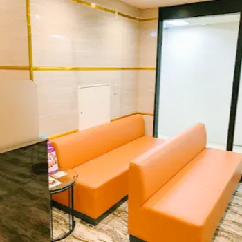 共立美容外科 横浜院のフォトフェイシャルを受ける前の待合室