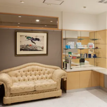 ミルディス皮フ科横浜西口のフォトフェイシャルを受ける前の待合室