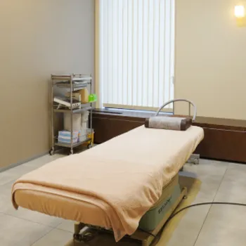 聖心美容クリニック 横浜院のフォトフェイシャルを受ける施術室