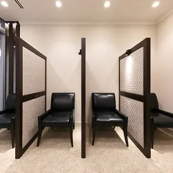 銀座よしえクリニック 横浜院のフォトフェイシャルを受ける前の待合室