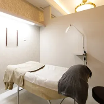 銀座よしえクリニック 横浜院のフォトフェイシャルを受ける施術室