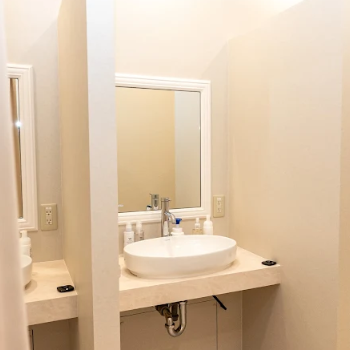 ルラ美容クリニック 神戸院のニキビ跡治療を受けた後のパウダールーム