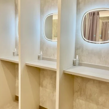 神戸元町ビューティークリニックのニキビ跡治療を受けた後のパウダールーム