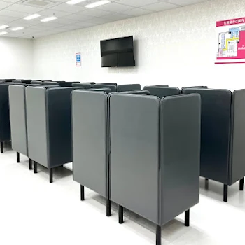 湘南美容クリニック 神戸三宮院のニキビ跡治療を受ける前の待合室