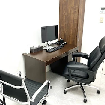 湘南美容クリニック 神戸三宮院のニキビ跡治療を受ける前の診察室