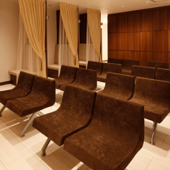 品川スキンクリニック 神戸院のニキビ跡治療を受ける前の待合室