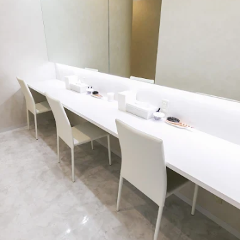 WIN CLINIC 神戸三宮院のニキビ跡治療を受けた後のパウダールーム