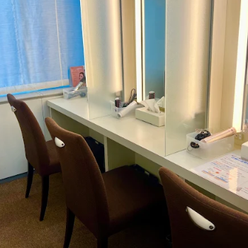 フェミークリニック 大阪3院のニキビ跡治療を受けた後のパウダールーム